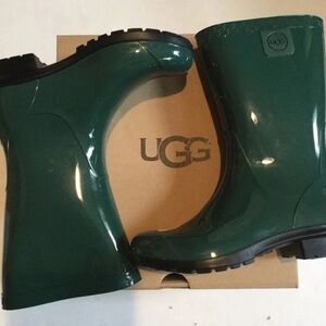 UGG Australia Kids Girls Size 13 Rubber Rain Boots Pine Manufactured